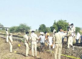 சரக்கு ரயில் ஏறி தண்டவாளத்தில் தூங்கிய 14 தொழிலாளர் பலி