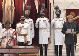 துணை ஜனாதிபதியாக ஜக்தீப் தங்கர் பதவியேற்பு