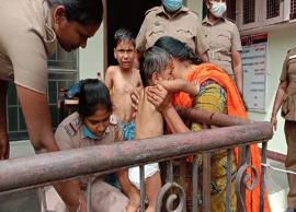 காணாமல் போன மனைவியை கண்டுபிடித்து தரக்கோரி 2 குழந்தைகளுடன் தந்தை தீக்குளிக்க முயற்சி