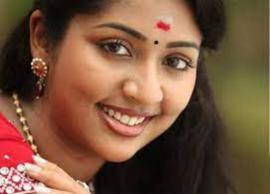 உணவு ஒவ்வாமையால் உடல் நிலை பாதிப்பு... நடிகை நவ்யா நாயர் மருத்துவமனையில் அனுமதி