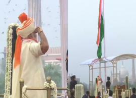 செங்கோட்டையில் தேசியக்கொடியேற்றி பிரதமர் மோடி உரையாற்றினார்