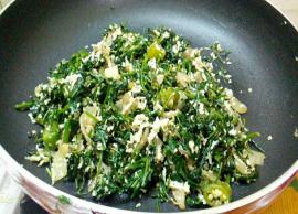 மருத்துவக்குணம் நிறைந்த மணத்தக்காளி கீரை பொரியல்