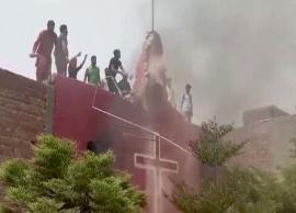 புனித நூல் அவமானப்படுத்தப்பட்டதாக கூறி பாகிஸ்தானில் வன்முறை