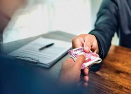 லஞ்சம் வாங்கி போலீசாரிடம் சிக்கிய போது கண்ணீர் விட்டு கதறி அழுத அதிகாரி