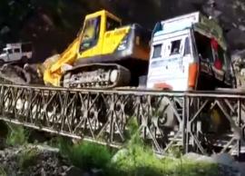 இந்தியா- சீனா எல்லைப்பகுதியில் லாரி பளு தாங்காமல் மீண்டும் இடிந்து விழுந்த இரும்பு பாலம்