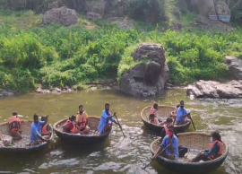 சுற்றுலாப்பயணிகளால் களைக்கட்டியது ஒகேனக்கல்