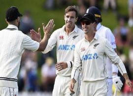 இன்னிங்ஸ் தோல்வியைத் தவிர்க்க முடியாமல் தவிக்கும் இலங்கை அணி