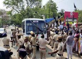 கவர்னர் வருகைக்கு எதிர்ப்பு தெரிவித்து ராஜபாளையத்தில் கருப்புக் கொடி ஊர்வலம்