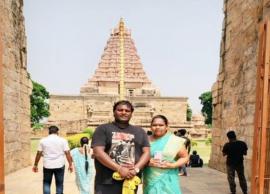 கங்கை கொண்ட சோழபுரம் கோயிலுக்கு மனைவிக்கு சென்ற இயக்குனர் மோகன் ஜி