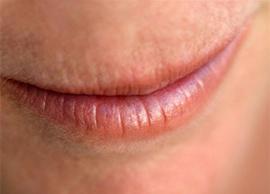 உதடுகள் உலர்வதை தடுக்க சில சூப்பர் டிப்ஸ் உங்களுக்காக!!!