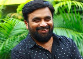 வாழை அறுவடை செய்ய பணமின்றி தவித்த விவசாயிக்கு உதவி கரம் நீட்டிய நடிகர் சசிகுமார்