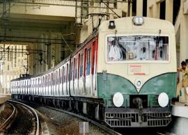 வரும் 5ம் தேதி முதல் அத்தியாவசிய பணியாளர்களுக்கு மட்டும் புறநகர் ரயில் சேவை