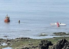 கட்டுப்பாட்டை இழந்து கடலில் விழுந்த சிறிய விமானம்