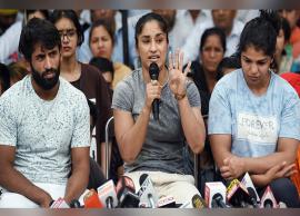 தவறான செய்திகளை பரப்புகின்றனர்... மல்யுத்த வீராங்கனை வினேஷ் போகட் வேதனை