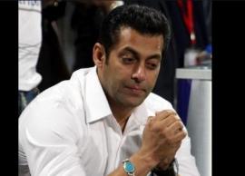 சல்மான்கான் அணியும் வாட்சின் விலை... ரூ.46 லட்சமாம்!!!