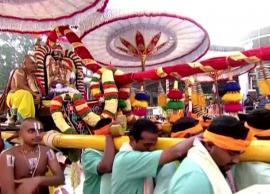 திருமலை கோயில் பிரமோற்சவத்தில் மோகினி அவதாரத்தில் மாடவீதிகளில் சுவாமி உலா