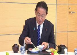 அணுக்கழிவு நீரில் வளர்ந்த மீன் உணவை சாப்பிட்ட ஜப்பான் பிரதமர் மற்றும் அமைச்சர்கள்