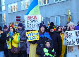 நேட்டோ தலைமையகத்திற்கு வெளியே உக்ரேனிய சார்பு மனித சங்கிலி போராட்டம்