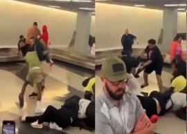 லக்கேஜ் எடுக்கச் சென்ற பயணிகள் மத்தியில் தகராறு... தாக்குதலால் பரபரப்பு