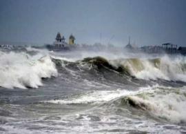 பிபர்ஜாய் புயல் கரையை கடந்தது... மின்கம்பங்கள், மரங்கள் சாய்ந்தன