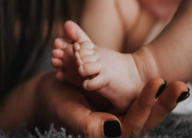 வீடியோ காலில் டாக்டரின் ஆலோசனை பெற்று பெண்ணுக்கு பிரசவம் பார்த்த உறவினர்கள்