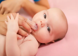 பச்சிளம் குழந்தையின் வாயை சுத்தம் செய்வது எப்படி ?