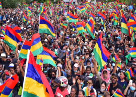 மொரீஷியஸ் நாட்டின் கடல்பரப்பில் ஏற்பட்ட எண்ணெய் கப்பல் விபத்தை குற்றஞ்சாட்டி பொதுமக்கள் போராட்டம்