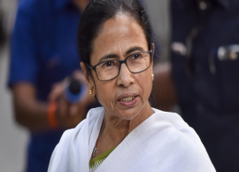 போராட்டம் நடத்தி வருகிற விவசாயிகளுடன் மேற்கு வங்காள மாநில முதல்-மந்திரி மம்தா பானர்ஜி பேச்சு