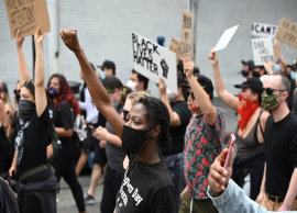 இனவெறி எதிர்ப்பு போராட்டங்களால் அதிரும் அமெரிக்கா