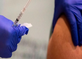 அமெரிக்காவில் பைசர் தடுப்பூசி போட்டுக்கொண்டவர்களில் 2 பேருக்கு அலர்ஜி