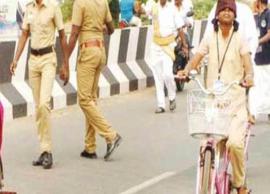 கண்களை துணியால் கட்டிக்கொண்டு சைக்கிள் ஓட்டி மாணவி சாதனை