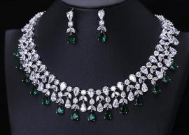 அற்புதமான கலைநயம் கொண்ட அழகிய வைர நகைகள்!!