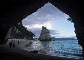 சுற்றுலா பயணிகளை அதிகளவில் கவரும் 2 வினோத கடல்கள்!