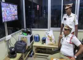 தஞ்சையில் அலைமோதும் மக்கள் கூட்டம்... நெரிசலை சீரமைக்கும் போக்குவரத்து போலீசாருக்கு குவியும் பாராட்டு