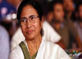 சோனியா காந்தி உடல்நிலைக் குறித்து கவலையாக இருப்பதாக  மம்தா பானர்ஜி டுவிட்டரில் பதிவிட்டுள்ளார்