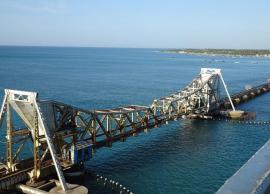 பாம்பன் தூக்குப்பாலத்தை கடந்து சென்ற கப்பல்கள், படகுகள்