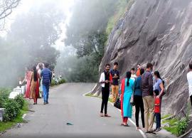 கொடைக்கானலில் தற்போது சுற்றுலாப் பயணிகளுக்கான அனுமதி தற்காலிகமாக ரத்து