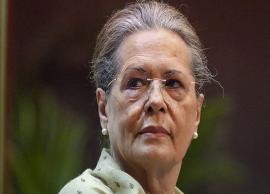காங்கிரஸ் கட்சியின் முன்னாள் தலைவரான சோனியா காந்தி மருத்துவமனையில் அனுமதி