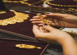 தங்கத்தின் விலை கடந்த 2 நாட்களாக குறைந்து வரும் நிலையில் இன்றும் குறைந்துள்ளது