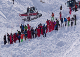 பிரான்ஸ் நாட்டின் பனிச்சரிவு  .. 4 பேர் உயிரிழந்தனர் மற்றும் 9 பேர் காயம்