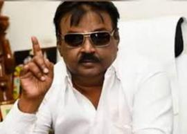 மருத்துவமனையில் சிகிச்சை பெற்று வரும் விஜயகாந்துக்கு அவ்வப்போது செயற்கை சுவாசம் அளிக்கப்படுவதாக தகவல்