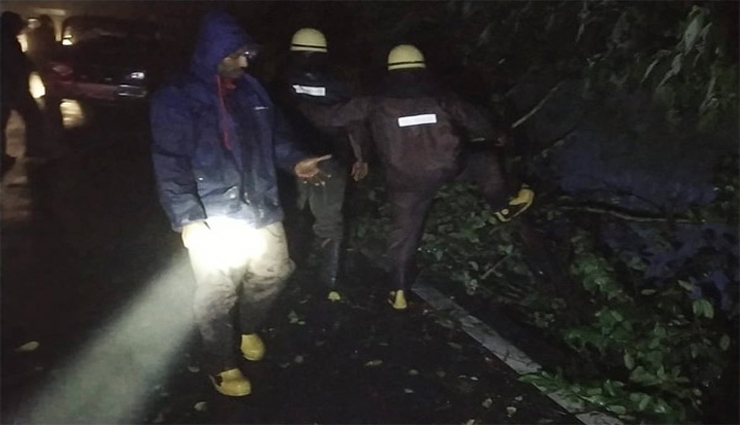 நீலகிரியில் இரவு முழுவதும் பெய்த மழை; முன்னேற்பாடுகளில் தீவிரம் காட்டும் அதிகாரிகள்