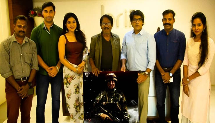 bharathiraja,hollywood,sakshi agarwal,trailer,director nanda ,பாரதிராஜா,ஹாலிவுட்,சாக்சி அகர்வால்,டிரெய்லர்,இயக்குனர் நந்தா
