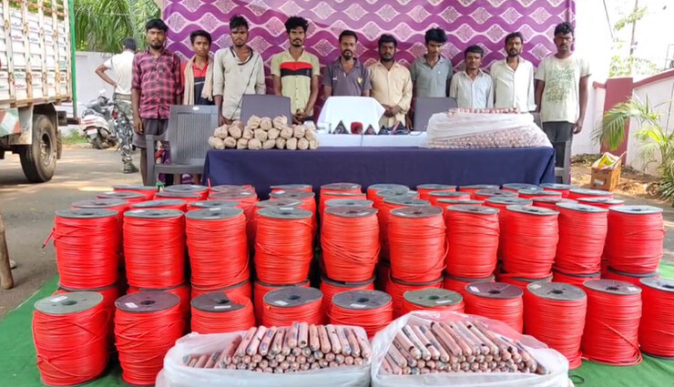 மாவோயிஸ்ட்கள் 10 பேரை சிறப்பு அதிரடிப்படையினர் கைது செய்தனர்