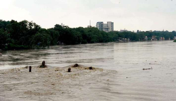 flood,yamuna river,danger level,eight lakhs ,வெள்ளம், யமுனை நதி, அபாய அளவு, எட்டு லட்சம்