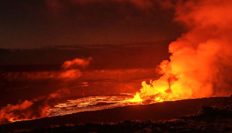 volcano,claiuva volcano,january,flame,fury ,எரிமலை, கிளாயுவா எரிமலை, ஜனவரி மாதம், தீப்பிழம்பு, சீற்றம்