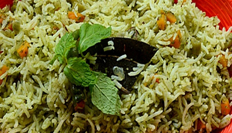 mint pulao,onion,garlic,carrot,tomato ,புதினா புலாவ், வெங்காயம், பூண்டு, கேரட், தக்காளி