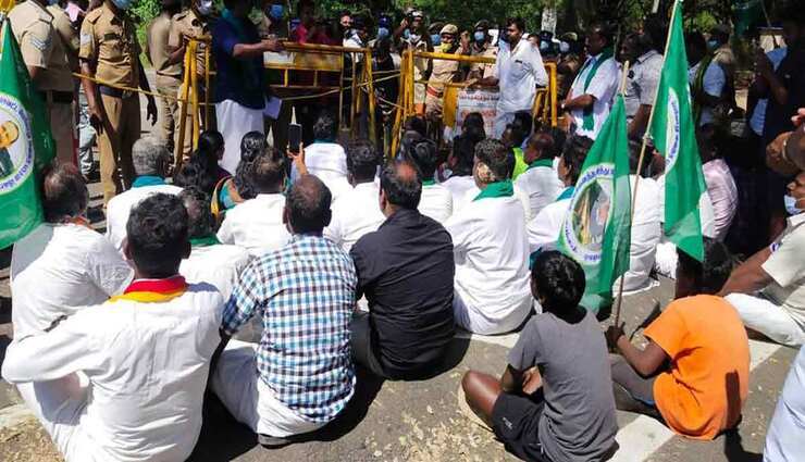 farmers,protest,kerala,cooked food,stayed ,விவசாயிகள், போராட்டம், கேரளா, உணவு சமைத்தனர், தங்கினர்