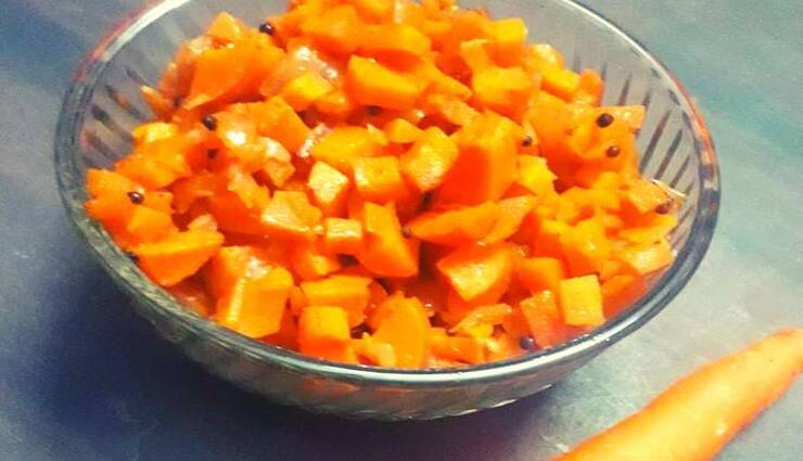 carrot fries,carrots,grated coconut,mustard,lentils ,கேரட் பொரியல், கேரட், தேங்காய் துருவல், கடுகு, உளுத்தம் பருப்பு