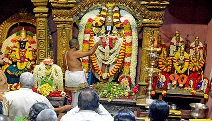 புரட்டாசி 3வது சனிக்கிழமையை ஒட்டி பெருமாள் கோவில்களில் குவிந்த பக்தர்கள்